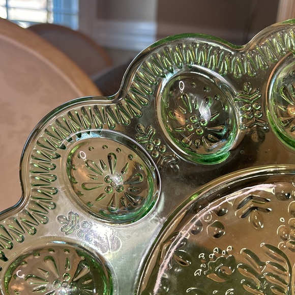 Green Glass Snowflake Etched Egg Platter - Picture 4 of 6